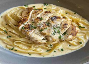 https://recettebuzz.com/wp-content/uploads/2026/06/poulet.jpg