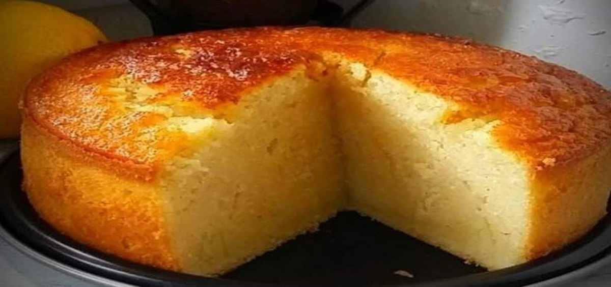 gateau-au-lait-et-a-la-semoule-sans-sucre-parfume-a-la-vanille-et-au-citron