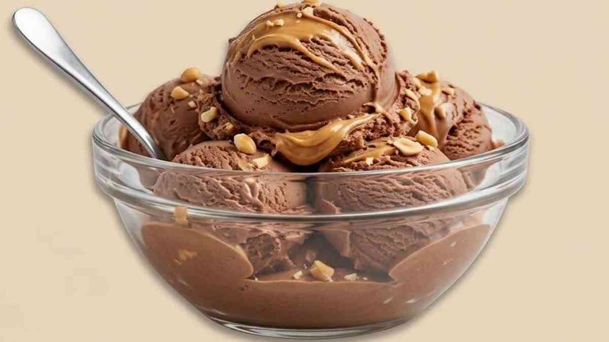 Glace maison ultra-crémeuse au chocolat et au beurre de cacahuète