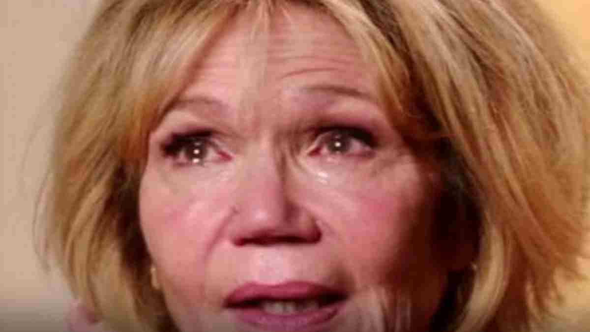 clementine-celarie-fond-en-larmes-une-declaration-bouleversante-emeut-ses-admirateurs
