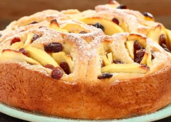 gateau-rhum-raisins-aux-pommes-moelleux-fruite-et-genereux