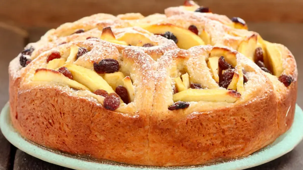 gateau-rhum-raisins-aux-pommes-moelleux-fruite-et-genereux