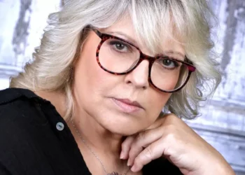laurence-boccolini-en-deuil-le-coeur-brise-elle-annonce-la-mort-dun-etre-cher