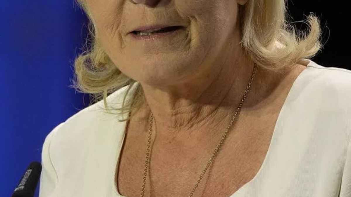 marine-le-pen-a-la-trinite-sur-mer-dans-les-coulisses-de-la-maison-familiale-bretonne