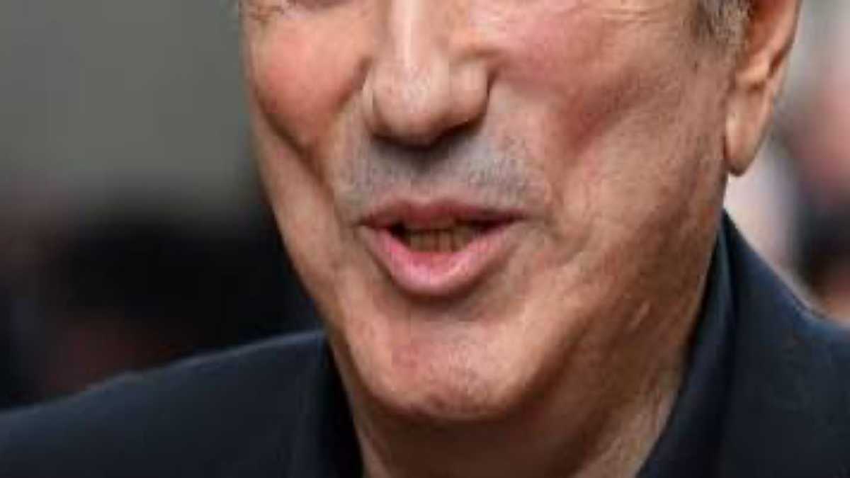 michel-drucker-se-confie-sur-un-episode-traumatisant-de-son-enfance-dans-son-nouveau-livre-avec-le-temps